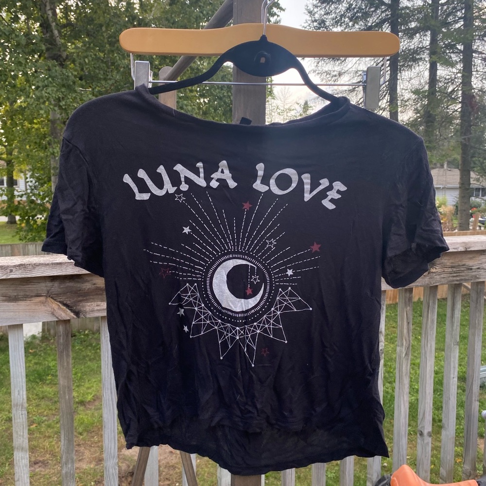 Black hippie cropped-ish shirt